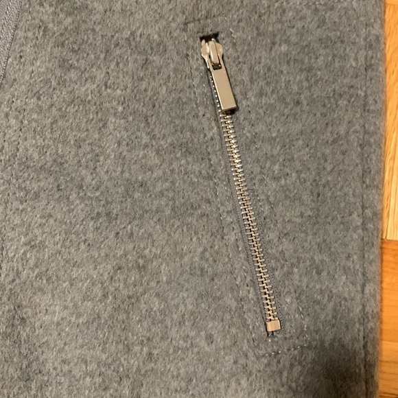 Lightly worn wool jacket. Excellent condition. - Picture 3 of 10